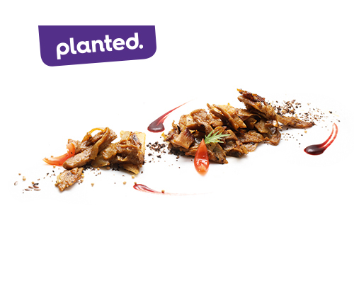 Vegane Gyrospfanne - Made with Planted auf Erbsenproteinbasis, mit Weißkohl und Zwiebeln, pikant gewürzt.