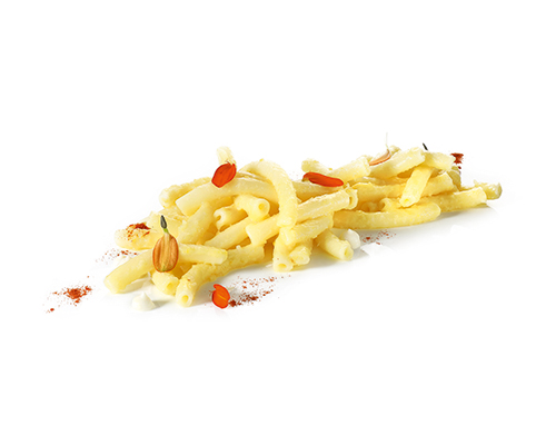 Vegane Mac'n'Cheese Makkaroni in veganer Gemüsesauce auf Linsen- und Kokosbasis.