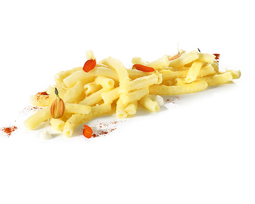 Vegane Mac'n'Cheese Makkaroni in veganer, glatter Gemüsesauce auf Linsen- und Kokosbasis.