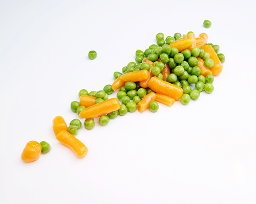 Dodatkowy wstępnie ugotowany groszek i marchewka.