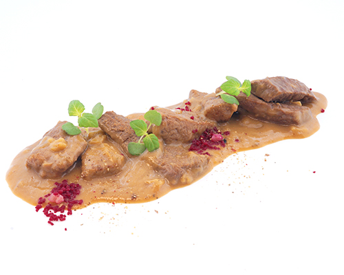Geschnetzelte Kalbsleber "Züricher Art" mit Zwiebeln und Apfelwürfel.