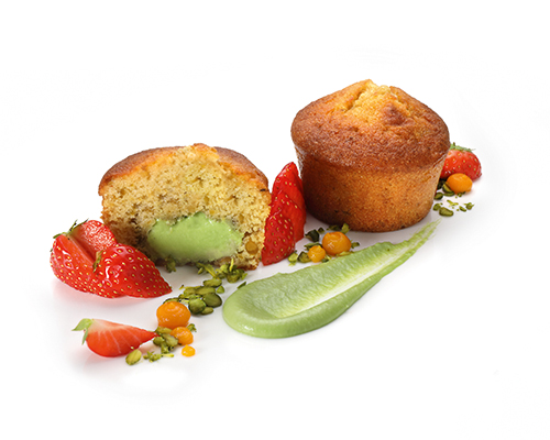 Ciasto pistacjowe z kremowym środkiem Soczyste pieczone ciasto z pistacjami i marcepanem w środku, ø 7 cm.