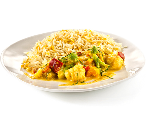 Grünes Curry mit Paprika, Zucchini, Blumenkohl, Mais und gelben Linsen, dazu Linsen-Basmatireis.