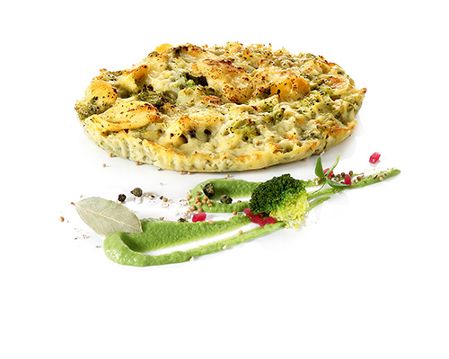 Potato and broccoli casserole Potato slices and broccoli florets, topped with cheese, ø approx. 16 cm.
