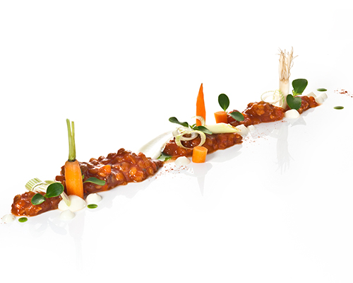 Linsen-Gemüse-Bolognaise mit Karotten, Sellerie und Lauch.