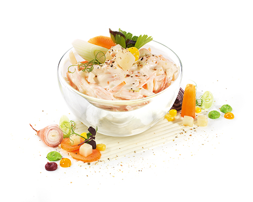 Farmersalat mit Karotten, Sellerie und Lauch, in Sauerrahmdressing.