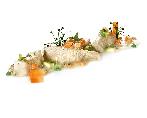 Putengeschnetzeltes in Gemüserahmsauce mit Karotten, Zucchini und Staudensellerie, abgeschmeckt mit Zitrone.