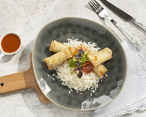 Frühlingsrolle mit Gemüse und Glasnudeln.