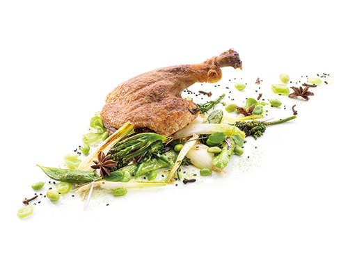 Geschmorte Gänsekeule, sous-vide gegart, im Fond.