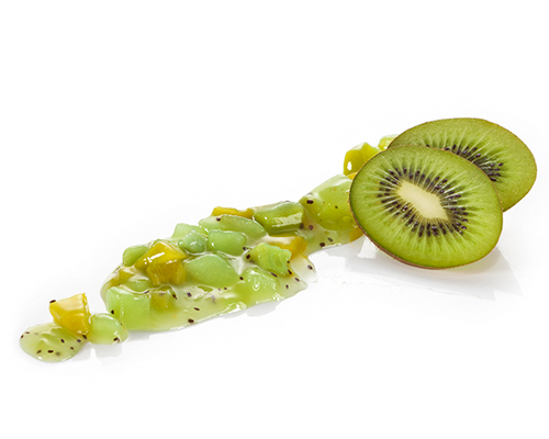 Grüne Grütze mit Pfirsichen, Birnen, Äpfeln und Kiwi.