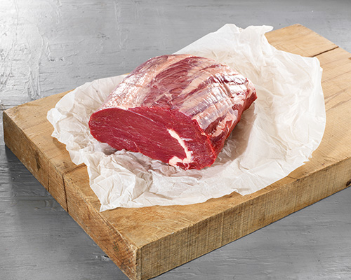 Rib eye from Argentina in one piece, matured for 10 weeks, particularly juicy due to fat deposits.
