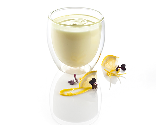 Zitronensauce Béchamelsauce, verfeinert mit Zitrone und Sahne.