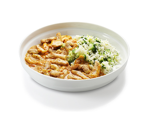 Indian Butter Chicken mit Joghurt und orientalischen Gewürzen, dazu Brokkoli-Langkornreis.