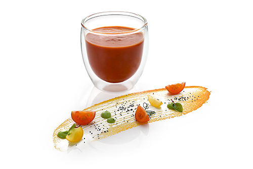 Tomatensauce fein püriert verfeinert mit Olivenöl und mediterranen Kräutern.