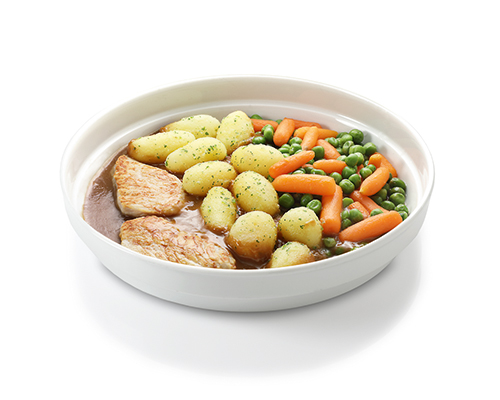 Gebratene Putensteaks mit Erbsen-Möhren-Gemüse und Petersilienkartoffeln.