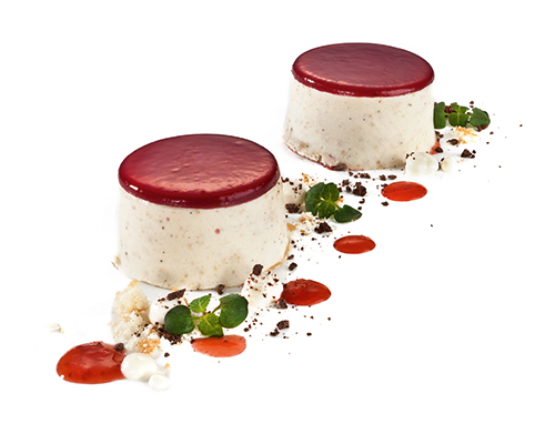 Strawberry tiramisu with ground coffee beans, ø 5 cm.