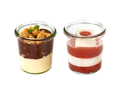 Mixed box Pear Helene and Strawberry Vanilla Dream Pear Helene Vanilla cream with chocolate sauce, pears and crumble, in a tall glass. Strawberry and vanilla dream Airy vanilla mousse with strawberry coulis, in a tall glass.