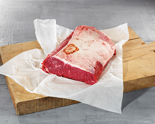 Young bull roast beef from Germany, fresh, in one piece, matured for 14 days.