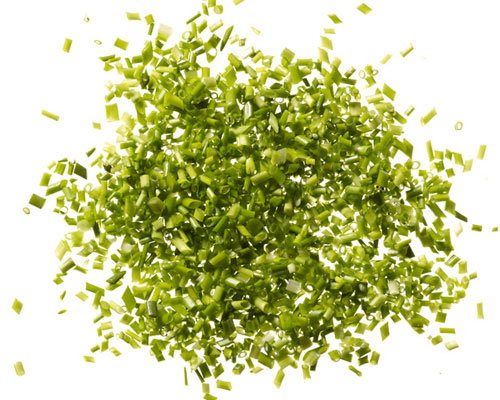 Schnittlauch gewaschen und in feine Röhrchen geschnitten.