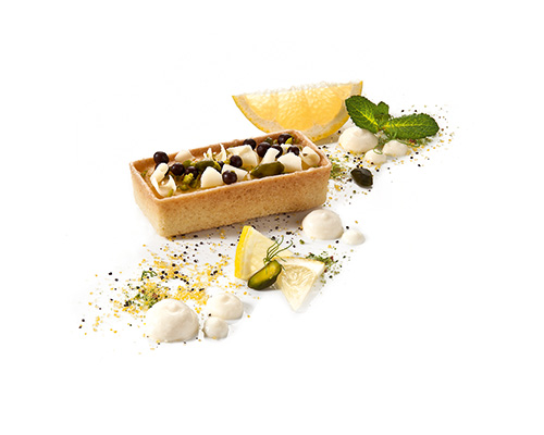 Mini lemon tart melt-in-the-mouth lemon buttercream, on crispy shortcrust pastry, 3.3 x 7.3 cm.