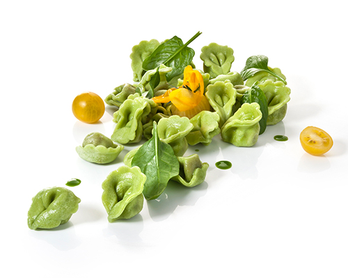 Tortellini Verdura green dumplings with vegetable filling, cooked al dente, cooked al dente.