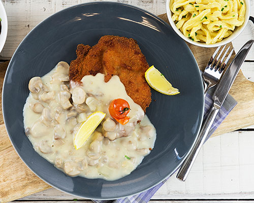 Champignonrahmsauce Béchamelsauce mit Champignonscheiben.