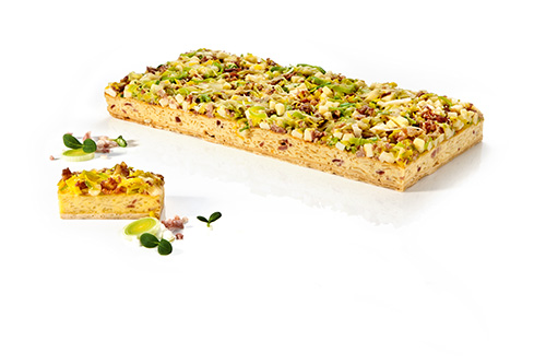 Quiche Lorraine klassisch mit Schinken, Zwiebeln und Bergkäse, 14 x 13,3 cm.