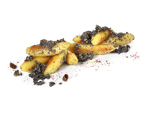 Vegane Mohnnudeln vegane Schupfnudeln, geschwenkt in einer Mohn-Zucker-Mischung.