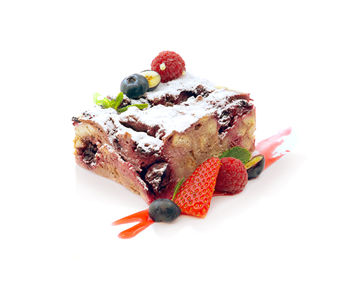 Kirschenmichel saftig gebacken und portioniert, mit Sauerkirschen, 10 x 8 cm.