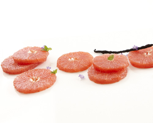 Grapefruitscheiben mit Fond.