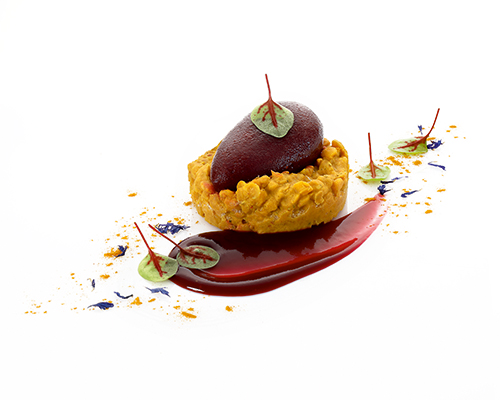 Linsencurry mit Roter Bete orientalisches Linsencurry mit einer Rote-Bete-Nocke, Basis für eine Tellervorspeise, Basis für eine Tellervorspeise.