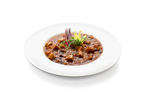 Bigos kräftiger Krauteintopf nach polnischer Art, mit Jagdwurst, Bratwurst, Hähnchen und Äpfeln.