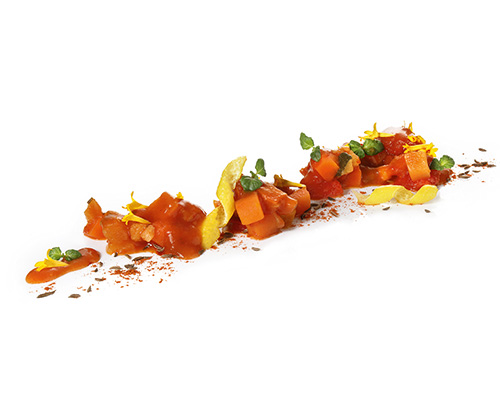 BIO Gemüsegulasch nach ungarischer Art mit Paprika, Karotten, Zucchini, Tomaten und Steckrüben.