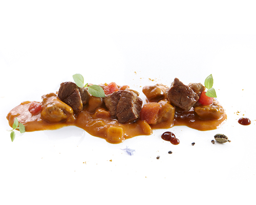 Lammcurry nach indischer Art mit Apfelwürfeln, Erdnuss und Curry, pikant gewürzt.