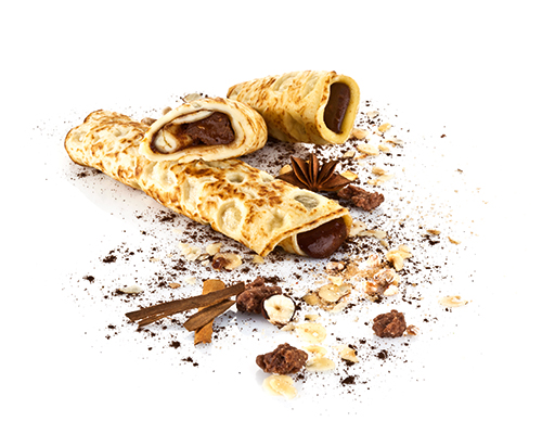 Haselnuss-Nougatpalatschinken mit Haselnuss-Nougatcreme gefüllt und gerollt.