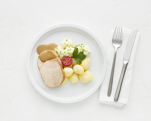 Putenbrustbraten im Fond gegart, ohne Sauce.