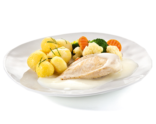 Hähnchenbrust in heller Sauce, mit Kaisergemüse und Salzkartoffeln.