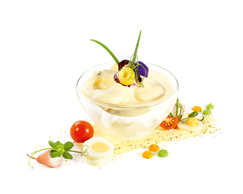 Eiersalat mit Schnittlauch, in würziger Salatcreme.