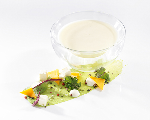 Käserahmsauce mit herzhaftem Gouda und Schmelzkäse, fein püriert.