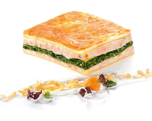 Salmon lasagne with spinach leaves and béchamel sauce, 6.2 x 10 cm.
