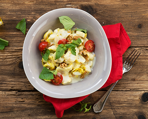 Pastasauce Gorgonzola Béchamelsauce, verfeinert mit Gorgonzola und Basilikumpesto.