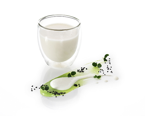 Vegane weiße Basissauce verfeinert mit Pastinaken und Zwiebeln, auf Sojabasis.