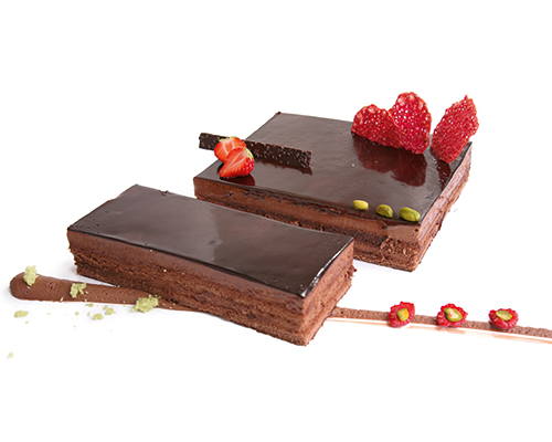 Mousse au Chocolat dark chocolate mousse, 12.5 x 27 cm.