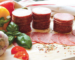 Salami z indyka z tłuszczem wołowym, kaliber 80.