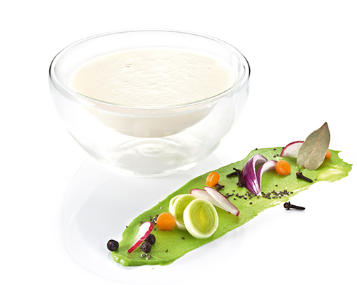 Weiße Basissauce Béchamelsauce, verfeinert mit Sahne.