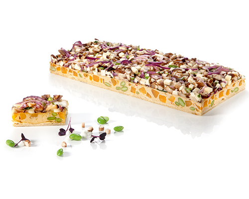 Sweet potato and shiitake quiche with pink onions and soya beans, 14 x 13.3 cm.