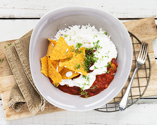 Chili Vegetable vegane Variante des Chili con Carne, mit Sonnenblumenkernen, Paprika, Kidney- und Sojabohnen.