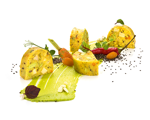 Curryterrine aus Quinoa, mit Gemüse, Curry und Kokosmilch, 4,5 x 32,5 cm.