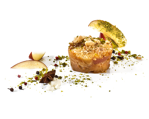 Apple crumble caramelised apples on crispy crumbles, ø 7 cm.