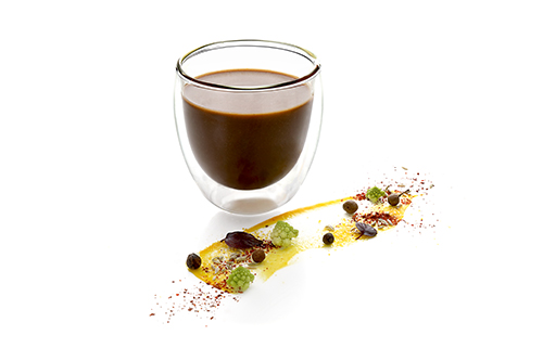 34300161 Dunkle Bratensauce fein püriert abgerundet mit Rosmarin und Liebstöckel.